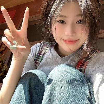 盛开的樱花林下